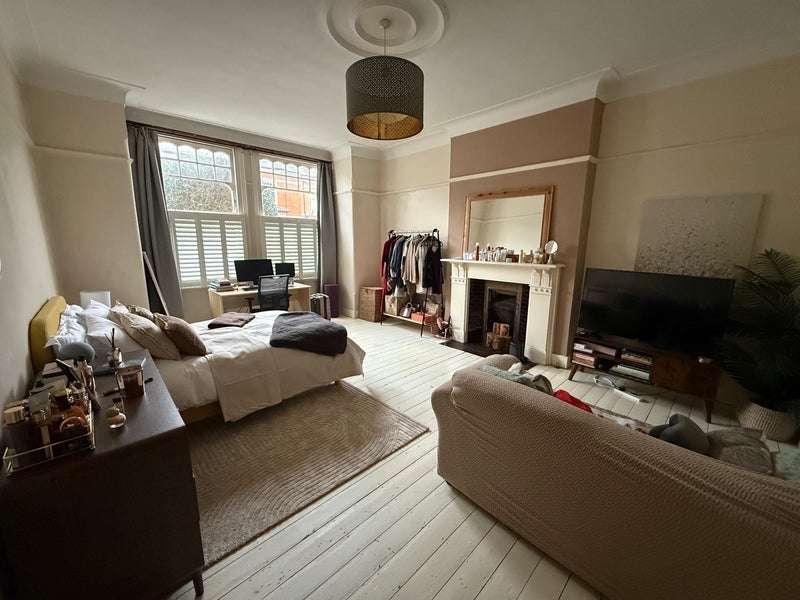 Room Veronica Road in Greater London