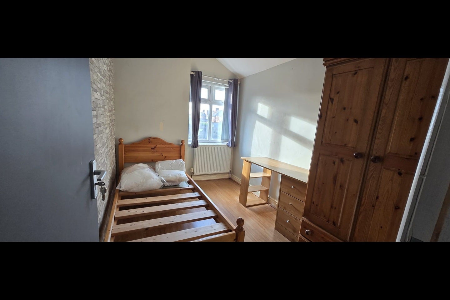 Room Hob Moor Road in Birmingham
