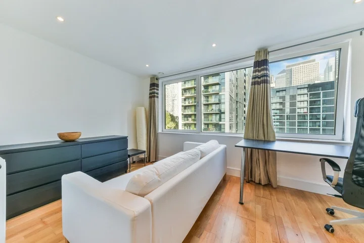 Flat Cassilis Road in Greater London