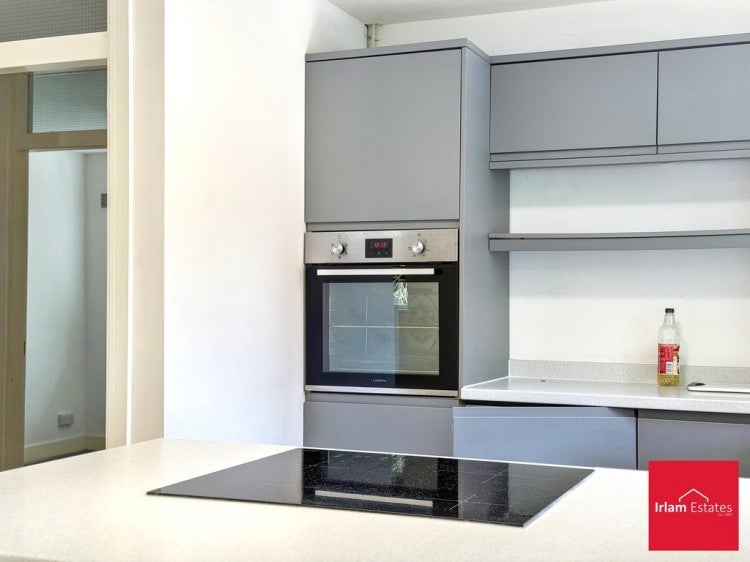 Flat Roe Green in Salford