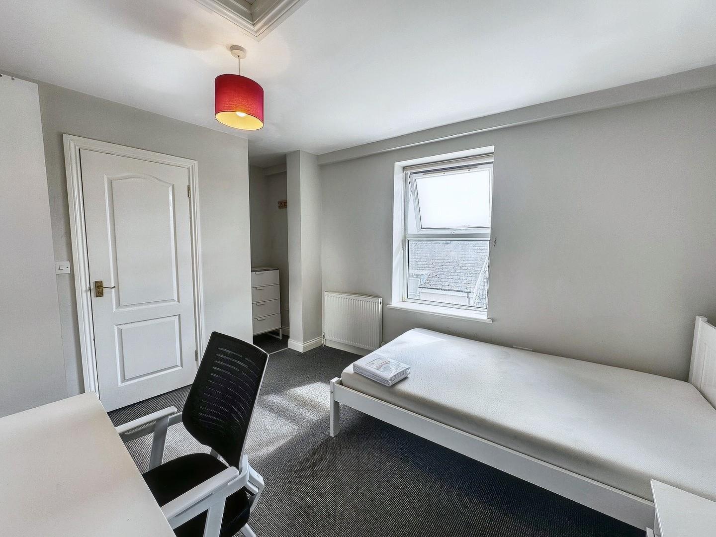 Room Camden Street in Plymouth