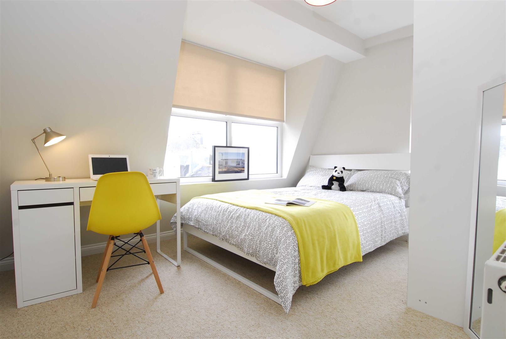 Room Camden Street in Plymouth