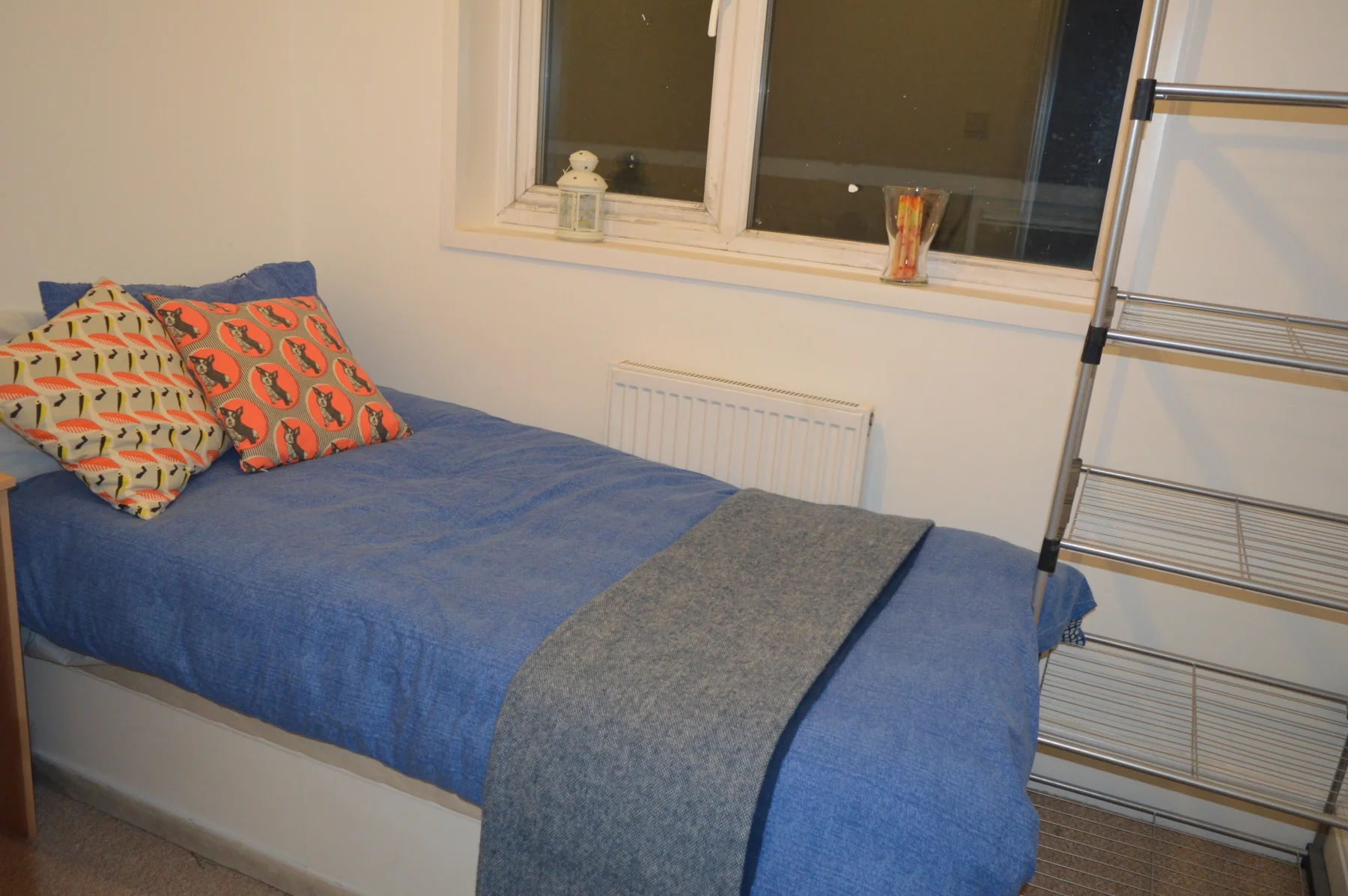 Flat Plum Lane in Greater London
