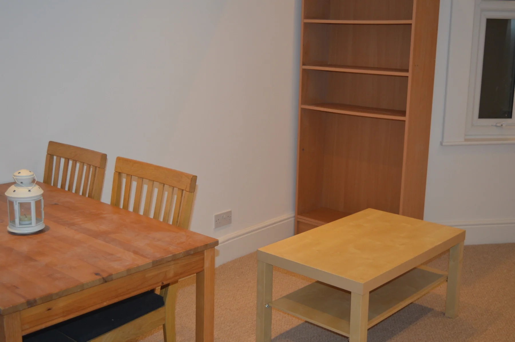 Flat Plum Lane in Greater London
