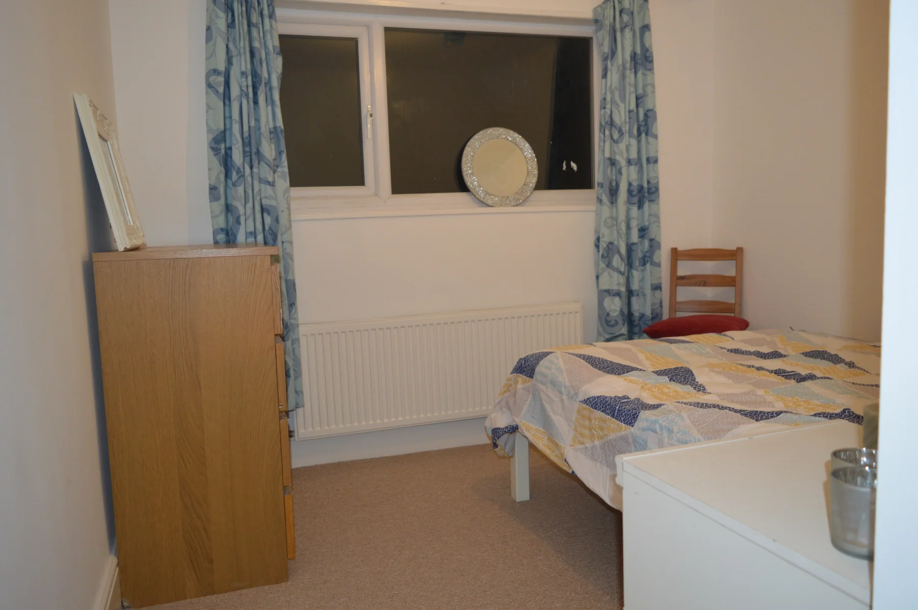 Flat Plum Lane in Greater London