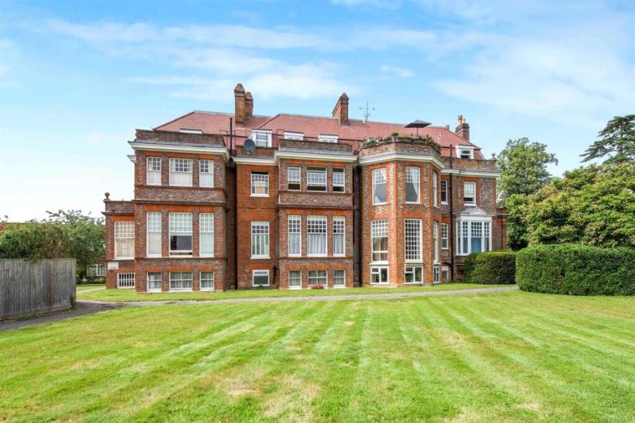 Flat Peppard Road in Reading
