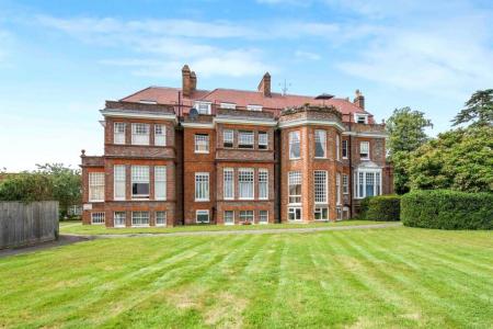 Flat Peppard Road in Reading