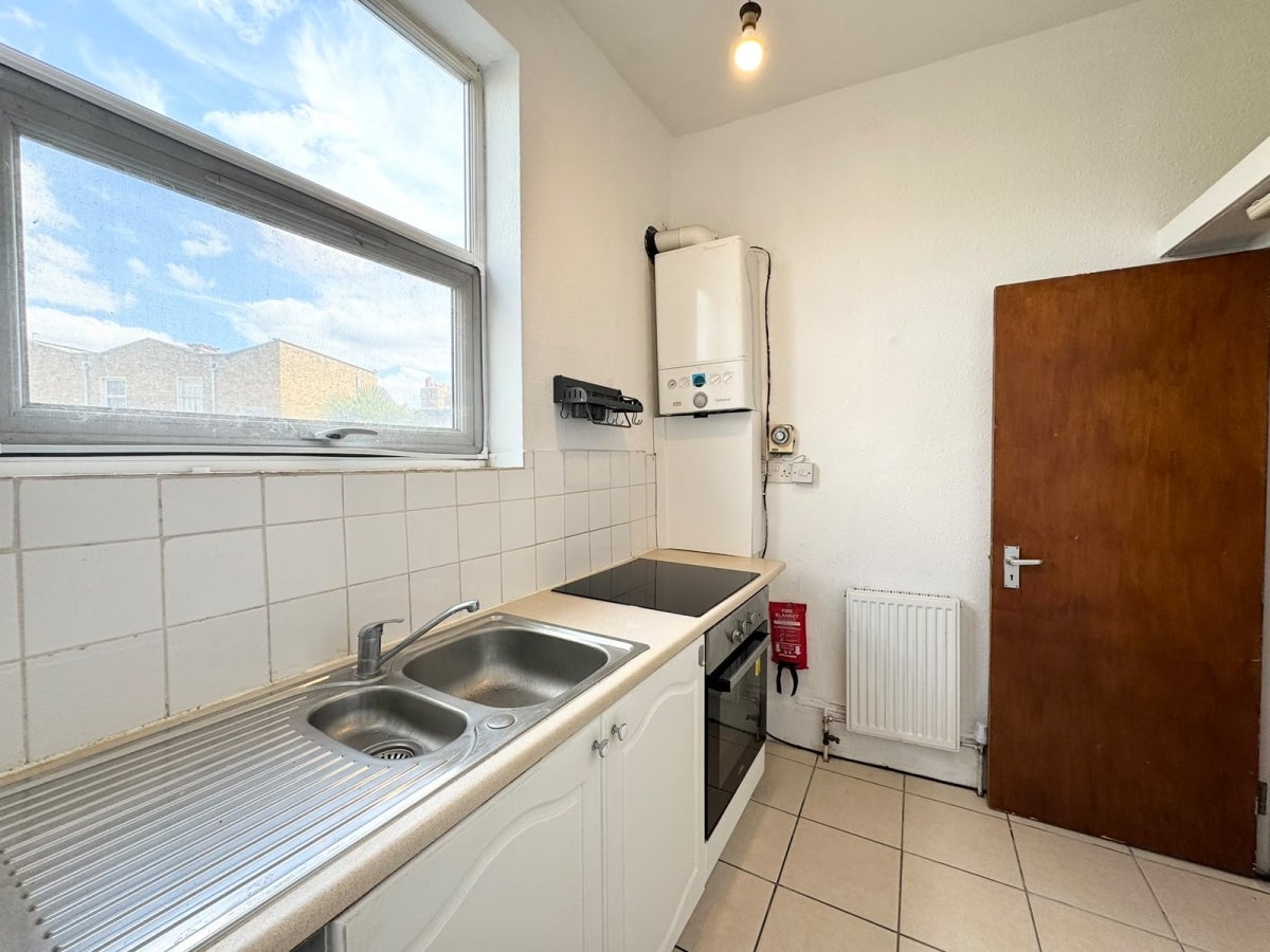 Flat Hornsey Road in Greater London