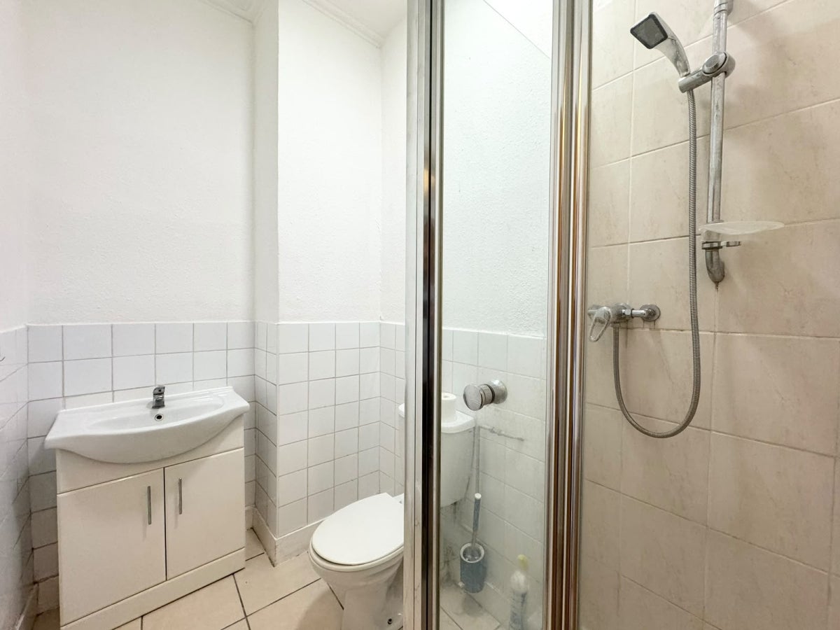 Flat Hornsey Road in Greater London