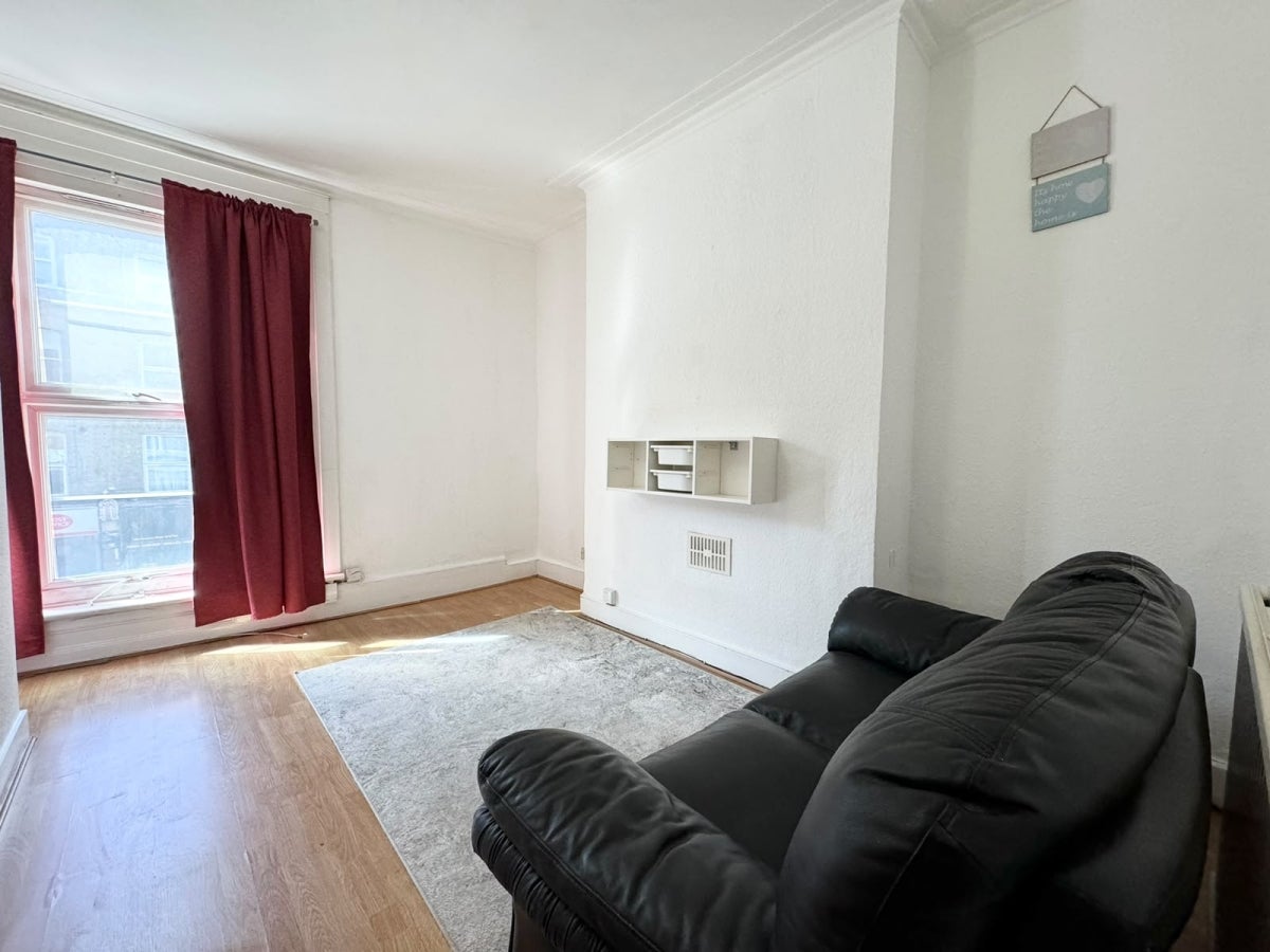 Flat Hornsey Road in Greater London