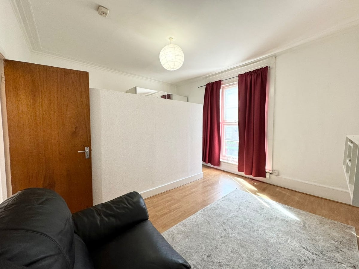 Flat Hornsey Road in Greater London