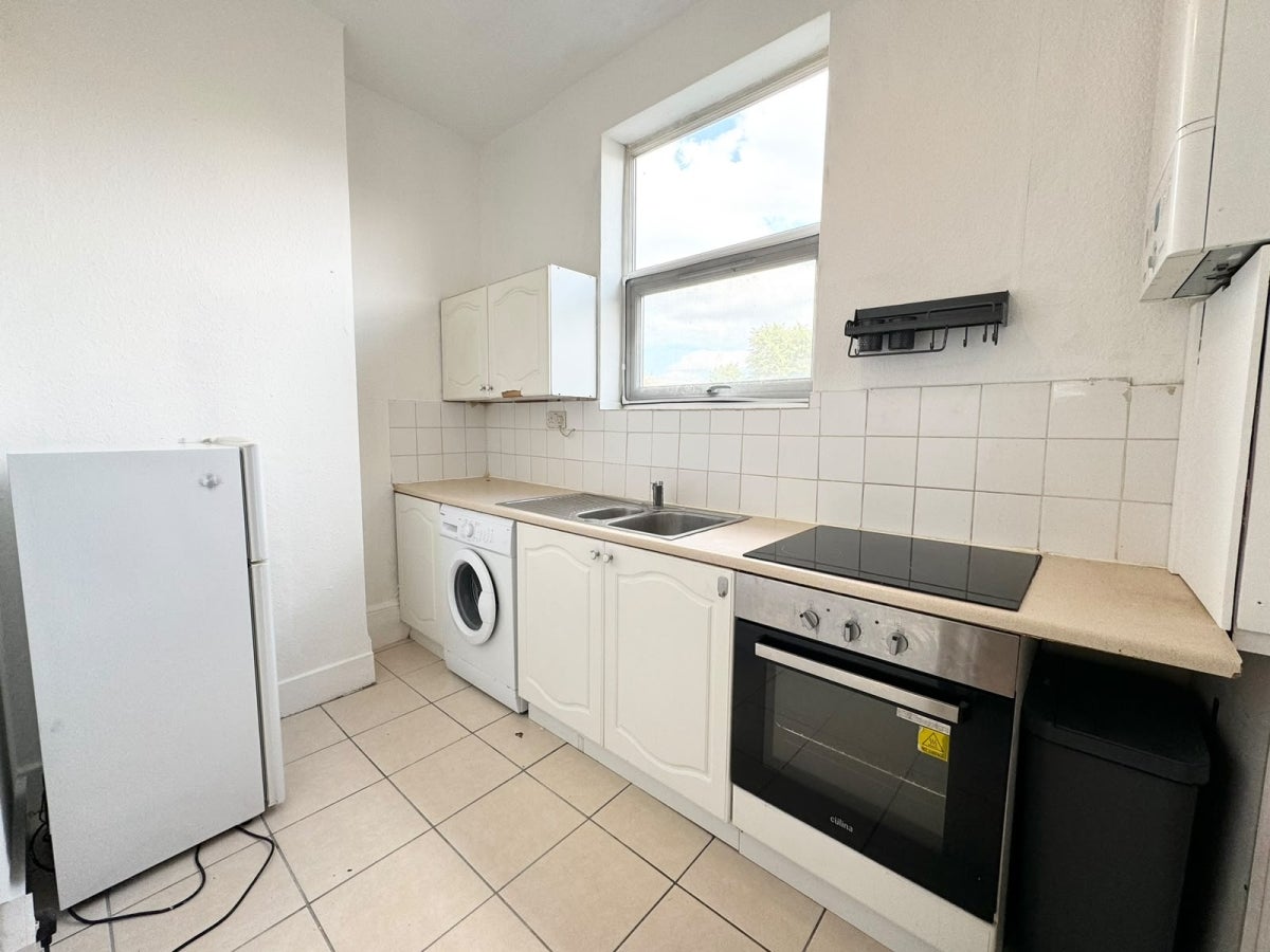 Flat Hornsey Road in Greater London