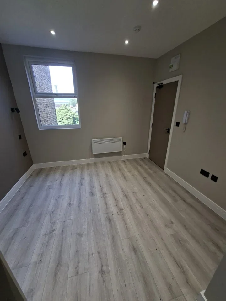 Room Uxbridge Road in Greater London