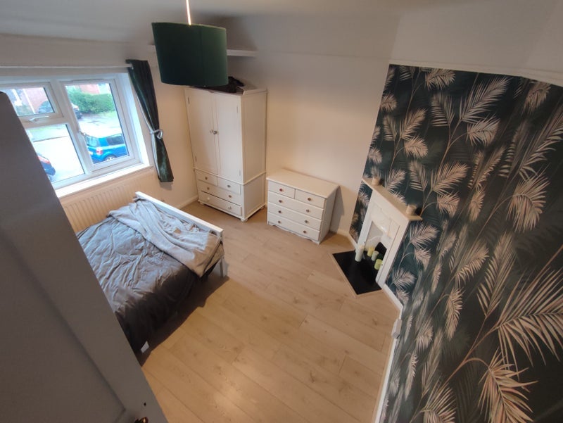 Room Thicket Avenue in Bristol