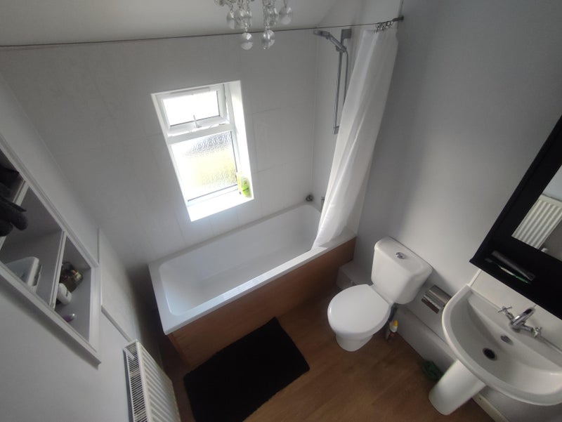 Room Thicket Avenue in Bristol