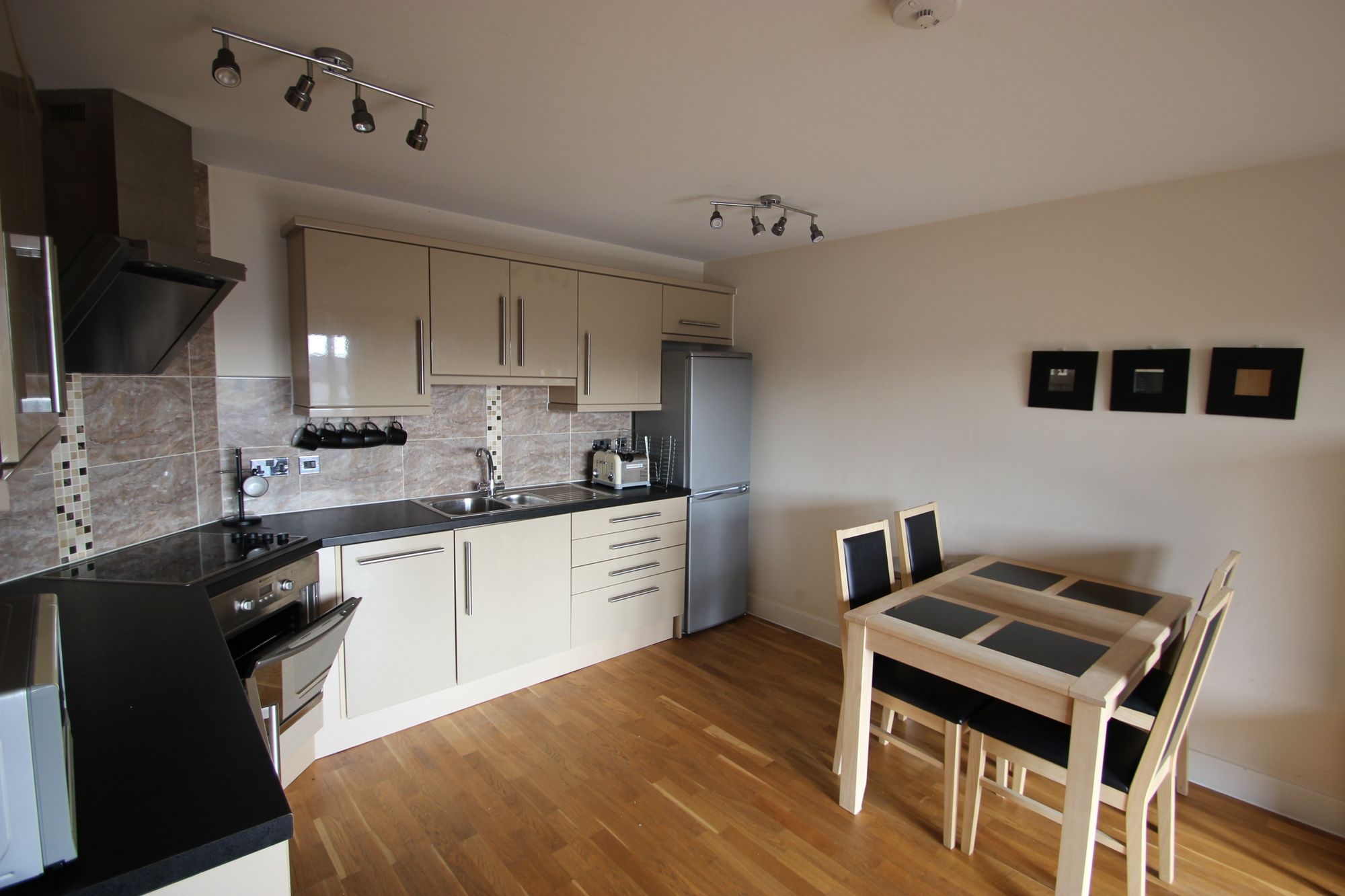 Flat Sachville Avenue in Cardiff