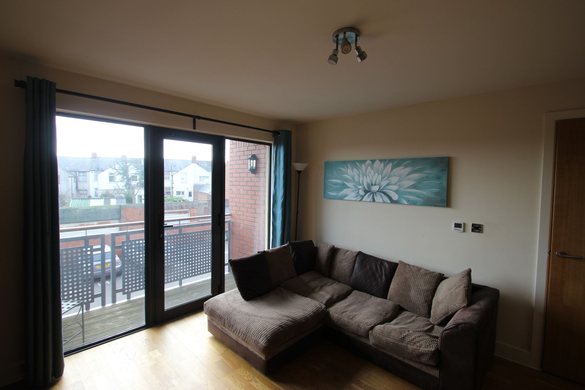 Flat Sachville Avenue in Cardiff