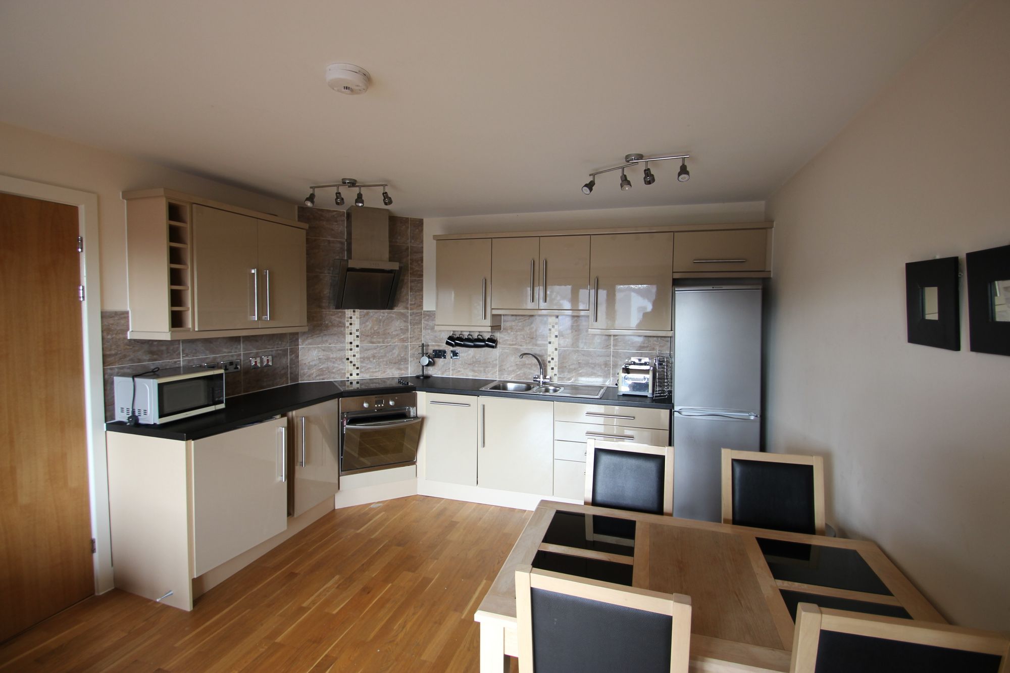 Flat Sachville Avenue in Cardiff
