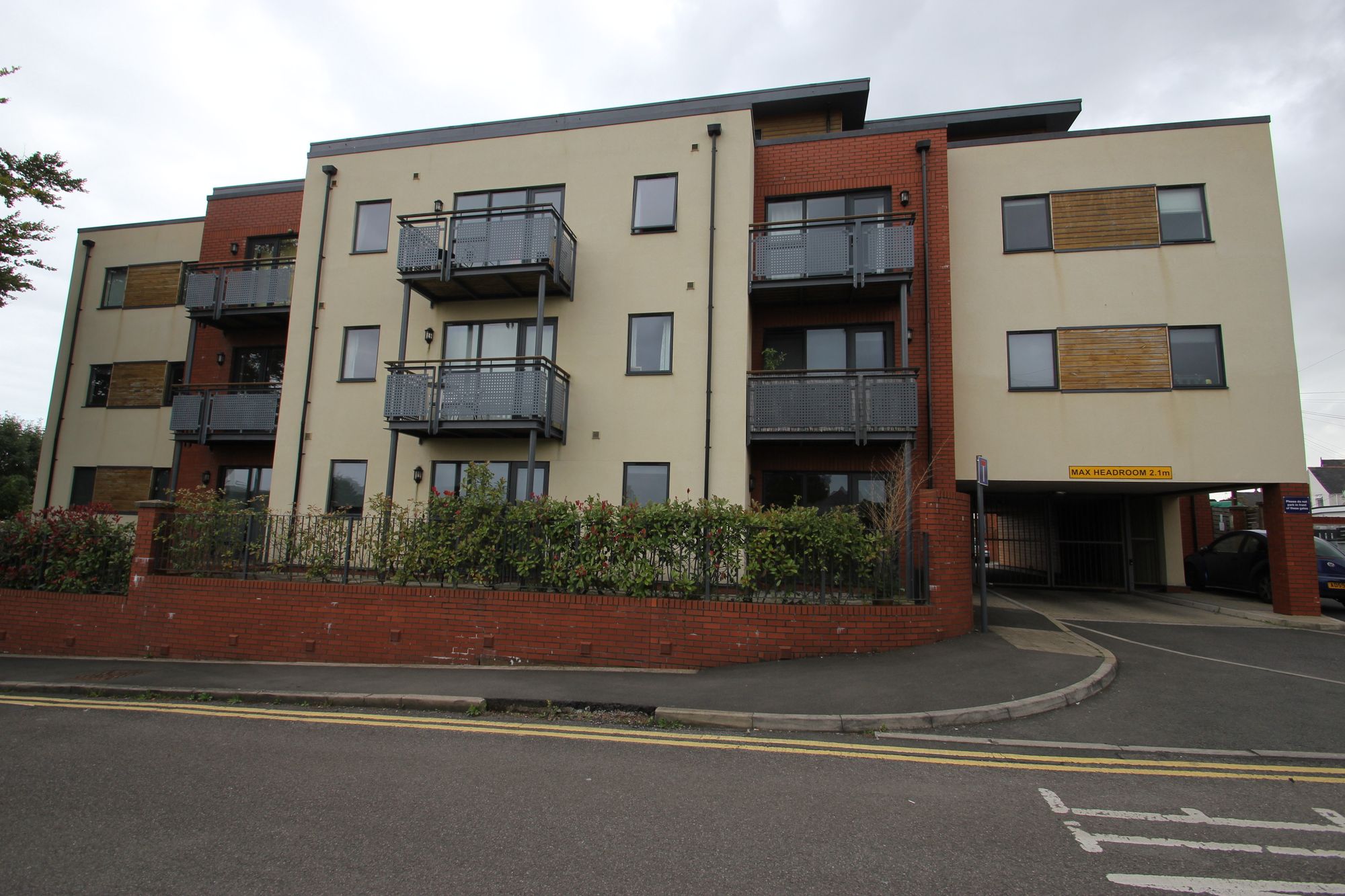 Flat Sachville Avenue in Cardiff