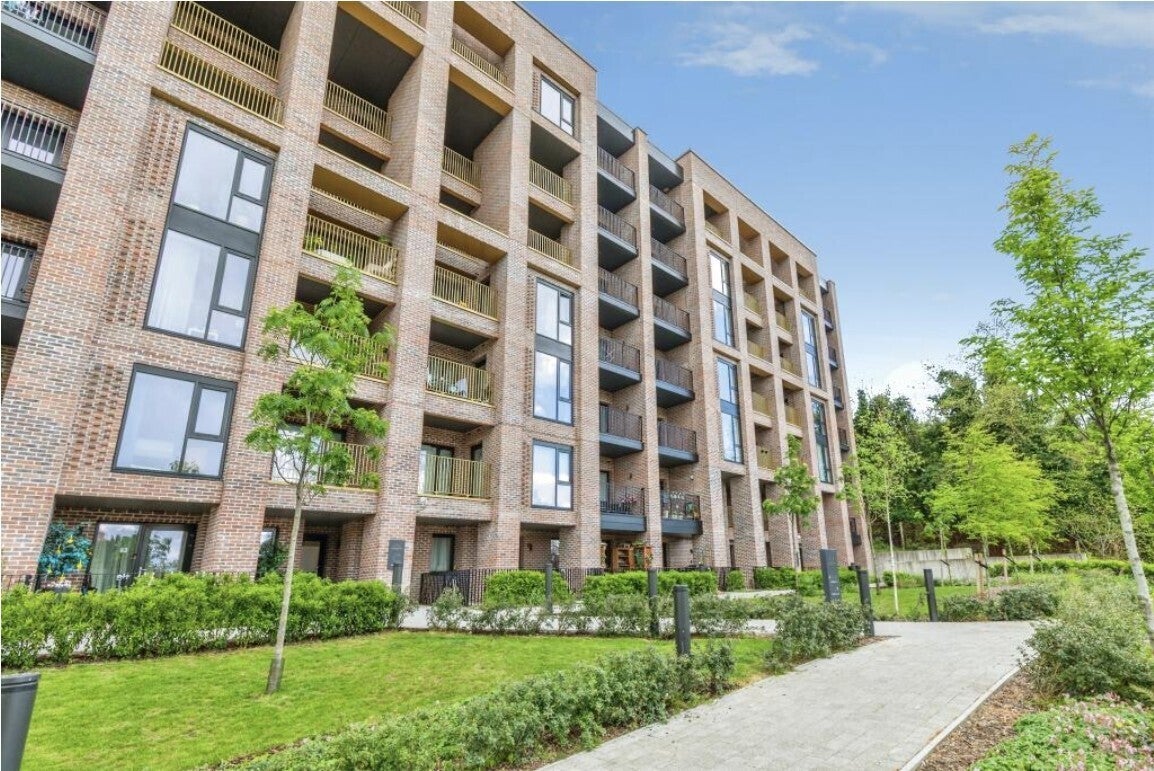 Flat Whiffen's Avenue in Chatham