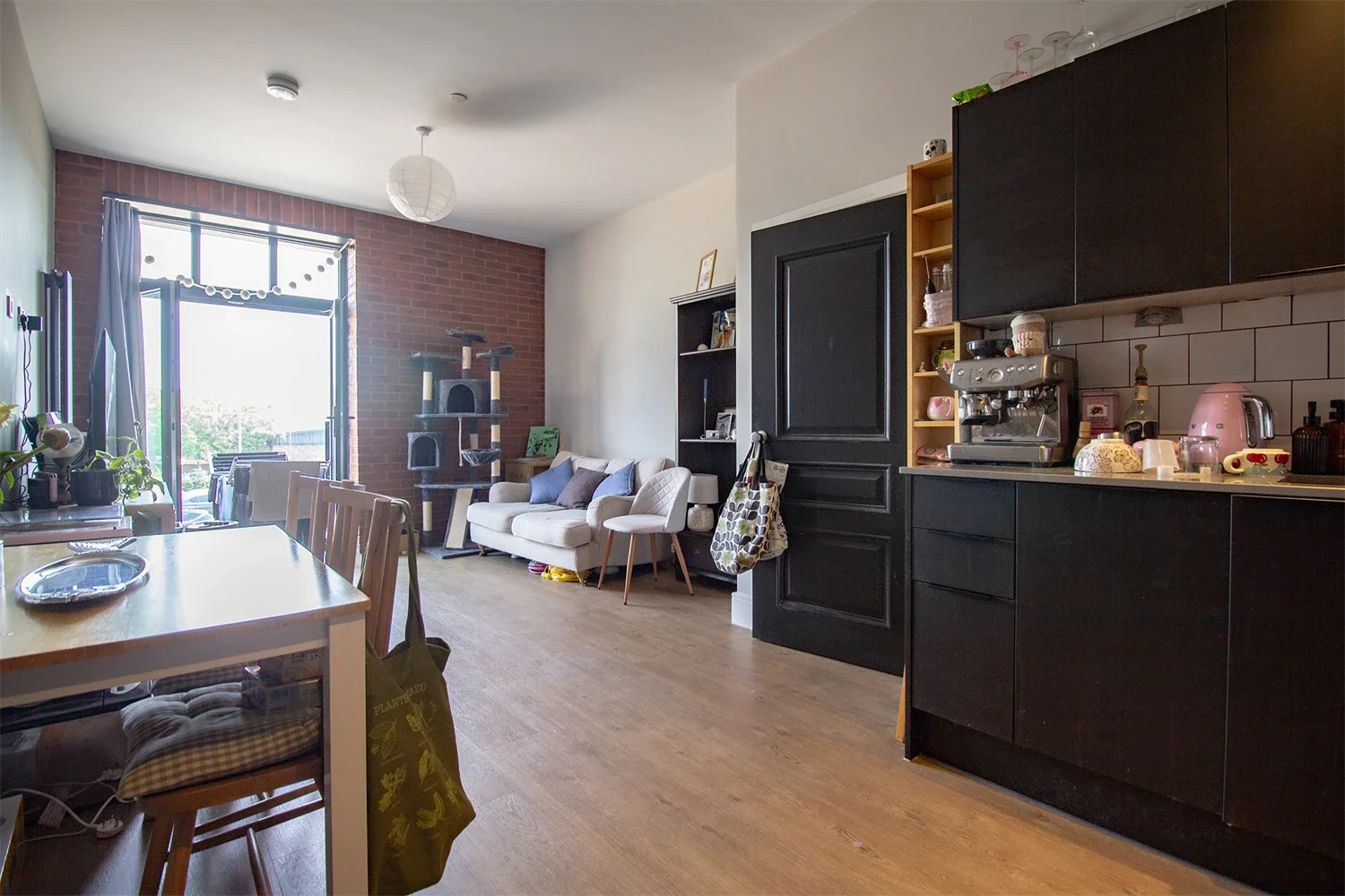 Flat Falcon Street in Charnwood