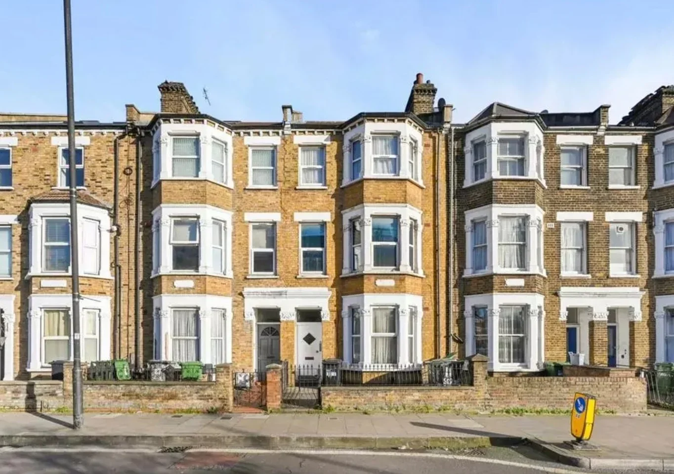Room Scrubs Lane in Greater London