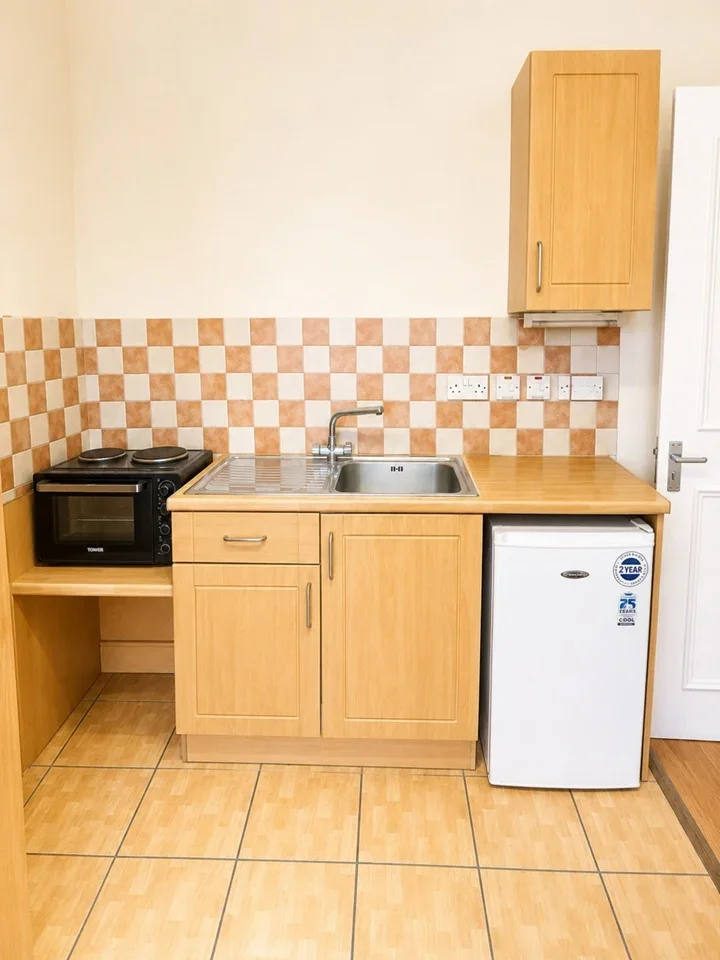 Room Scrubs Lane in Greater London