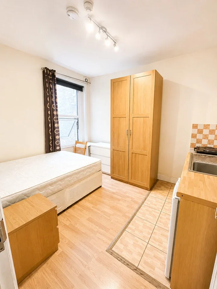 Room Scrubs Lane in Greater London