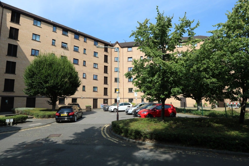 Flat Riverview Place in Glasgow