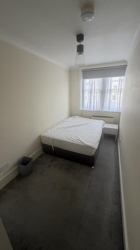 Room Queen's Gardens in City of Westminster