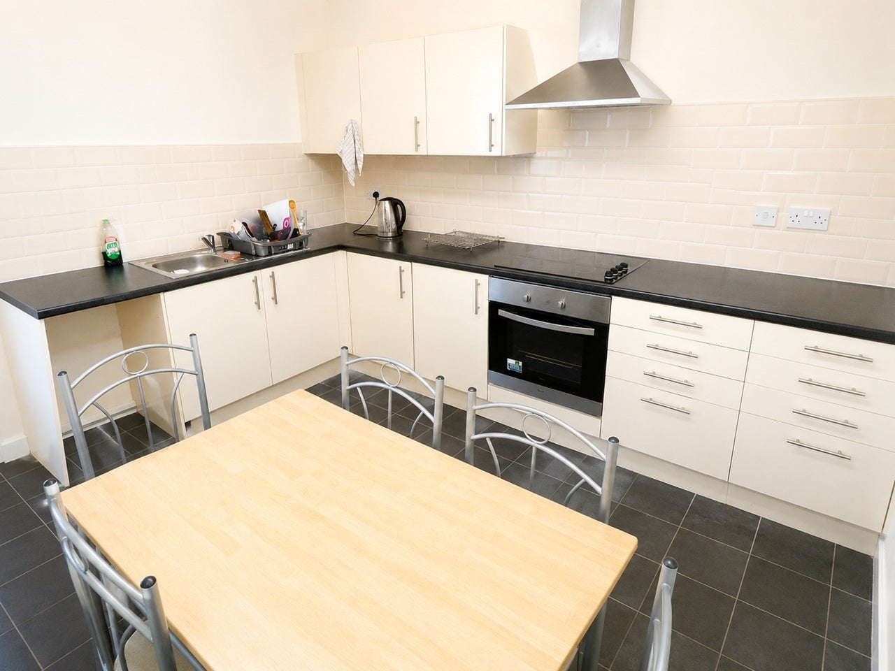 Room Mersey Road in Runcorn