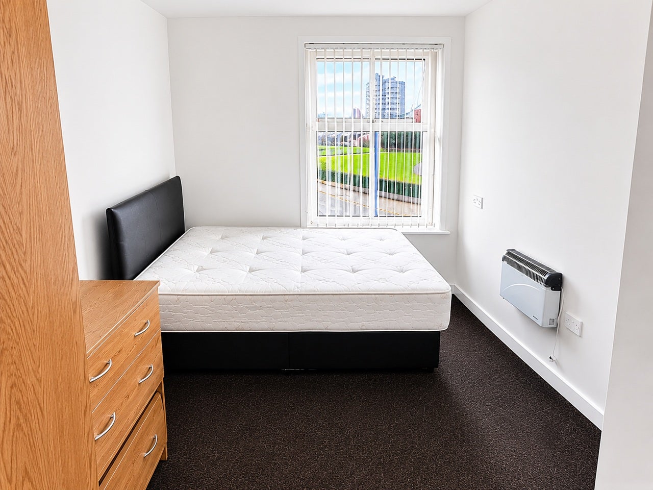 Room Mersey Road in Runcorn