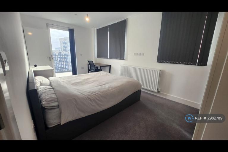 Room Healum Avenue in Greater London
