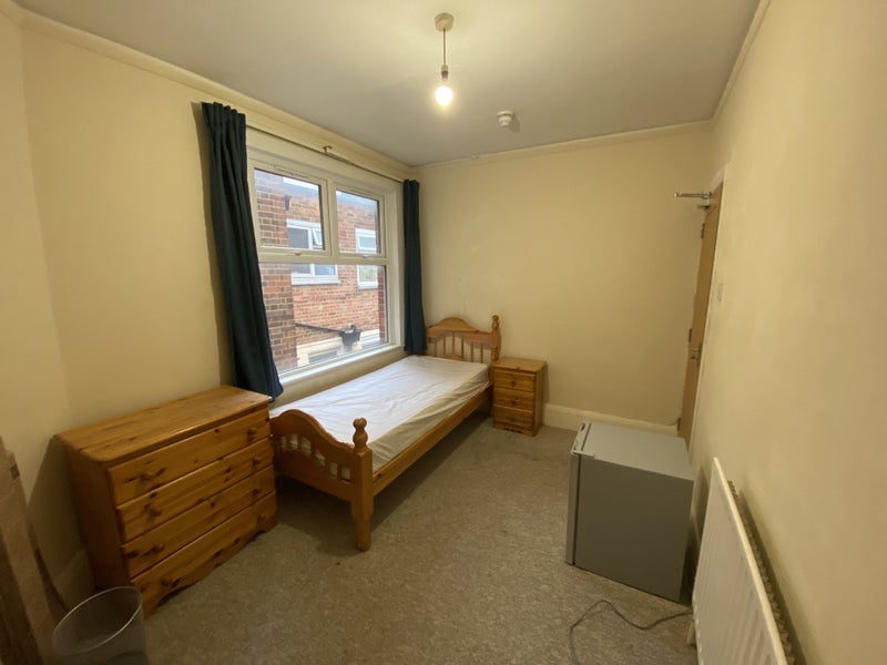 Room The Limes Avenue in Greater London