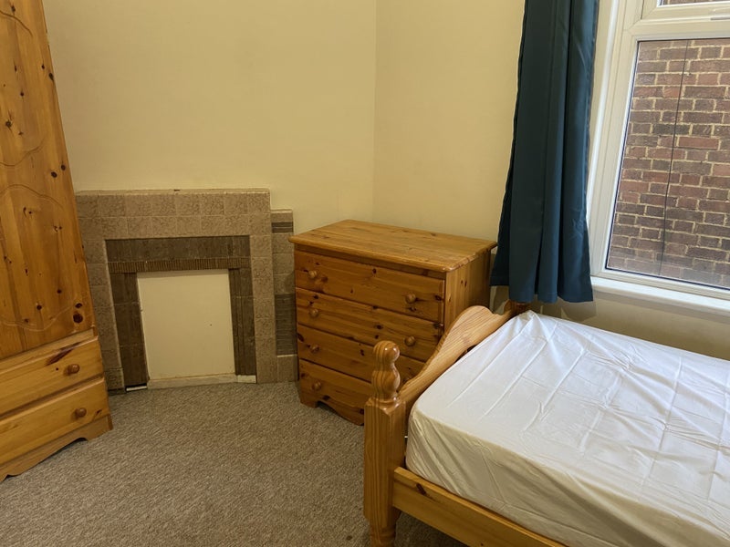Room The Limes Avenue in Greater London