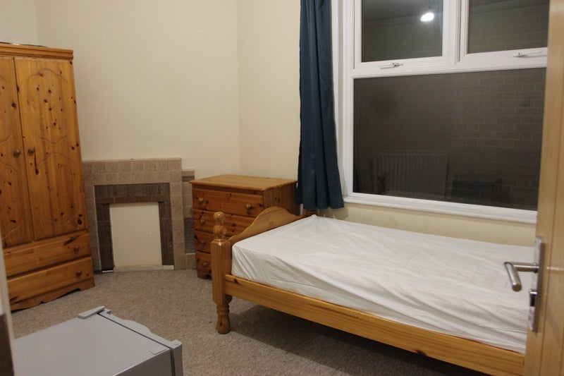 Room The Limes Avenue in Greater London