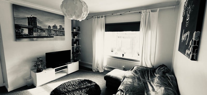 Room North End Road in Greater London