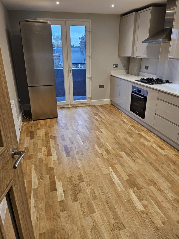 Room Northfield Avenue in Greater London