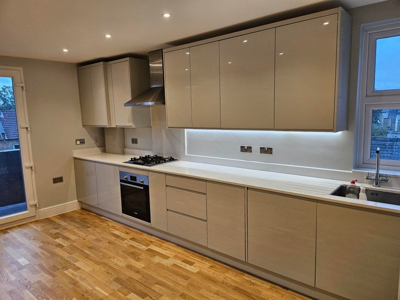 Room Northfield Avenue in Greater London