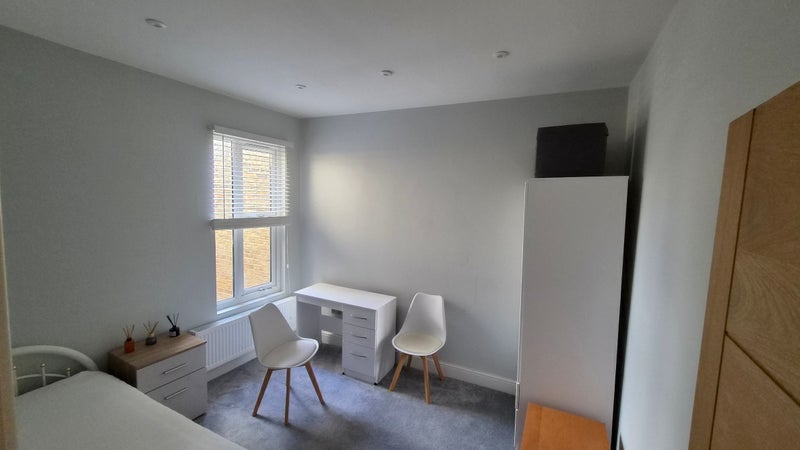 Flat Northfield Avenue in Greater London
