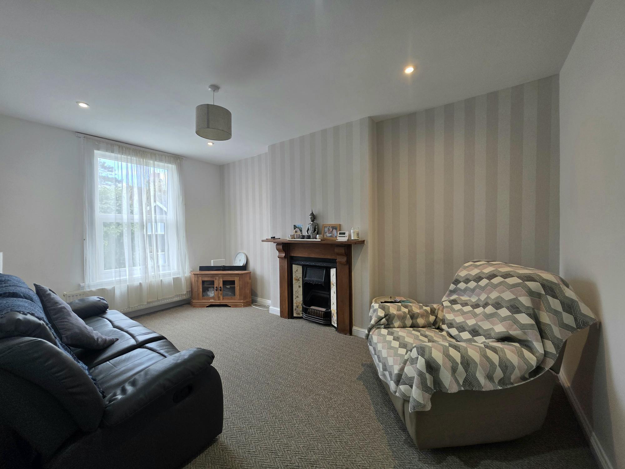 Flat Chatsworth Road in Torquay