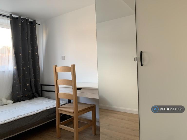 Room Tiverton Way in Cambridge