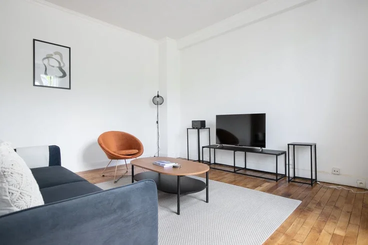 Flat Quai Louis Blériot in Paris