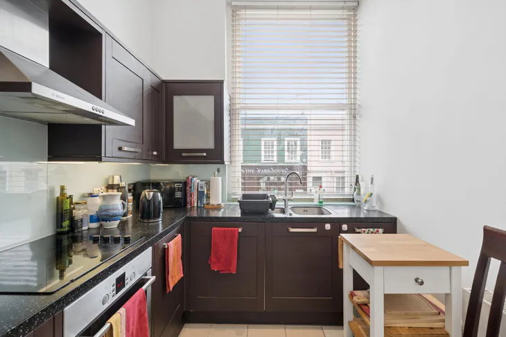 Flat Campden Hill Gardens in Greater London