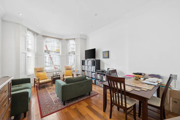 Flat Campden Hill Gardens in Greater London