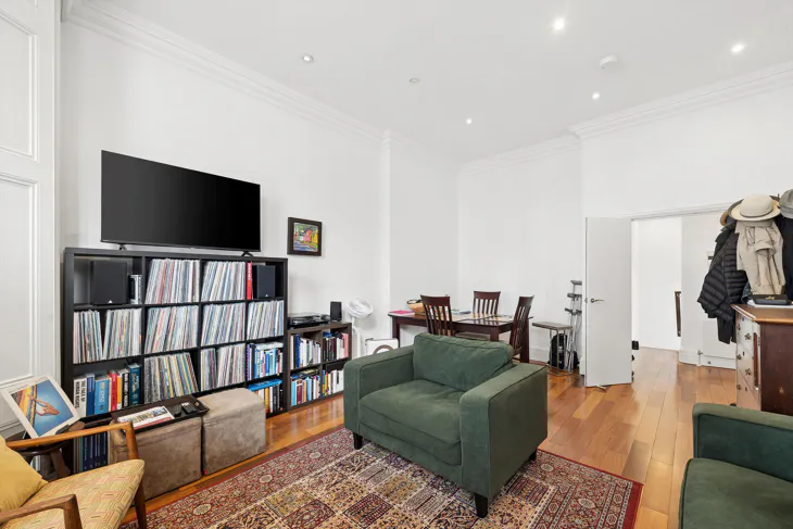 Flat Campden Hill Gardens in Greater London