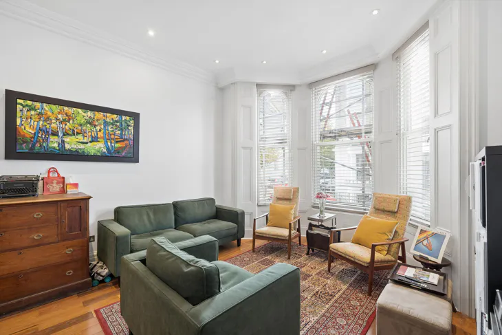 Flat Campden Hill Gardens in Greater London