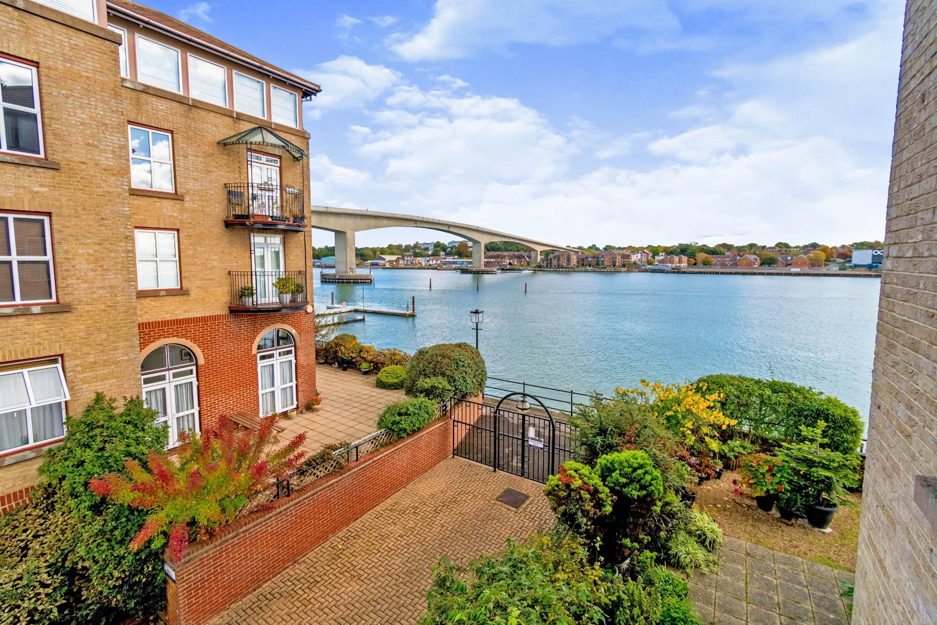 Flat Andes Close in Southampton