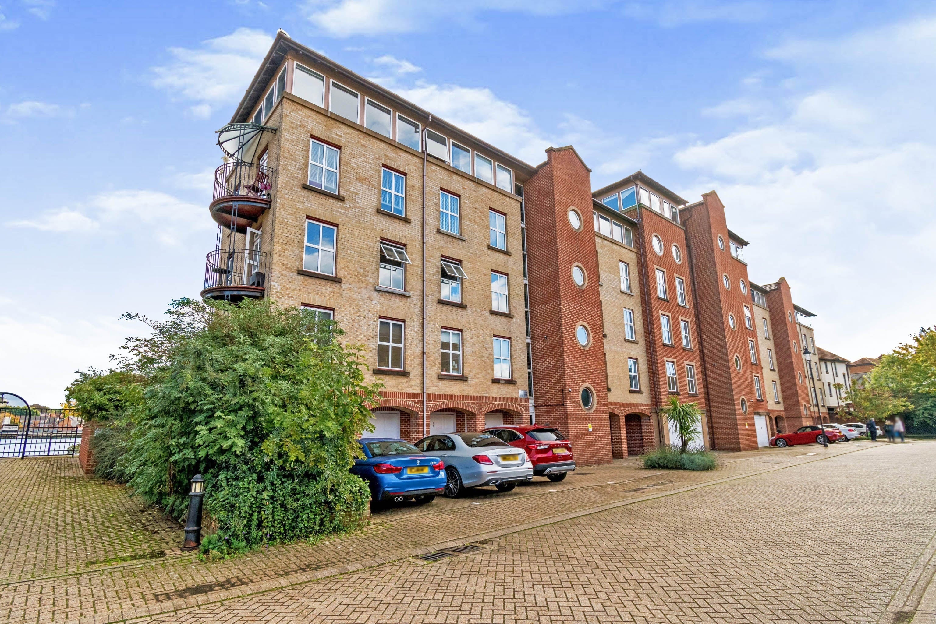 Flat Andes Close in Southampton