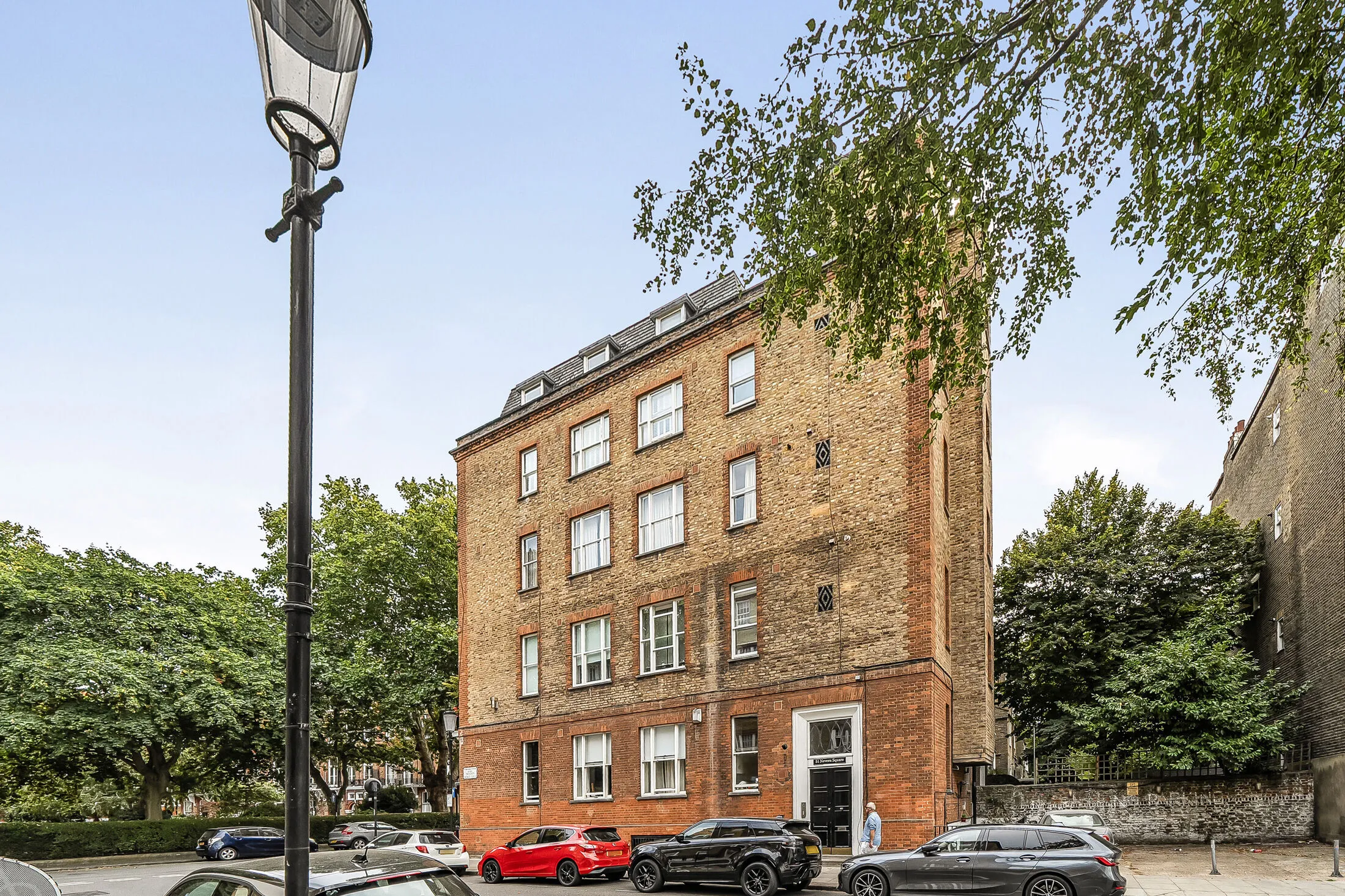 Flat Nevern Square in Greater London